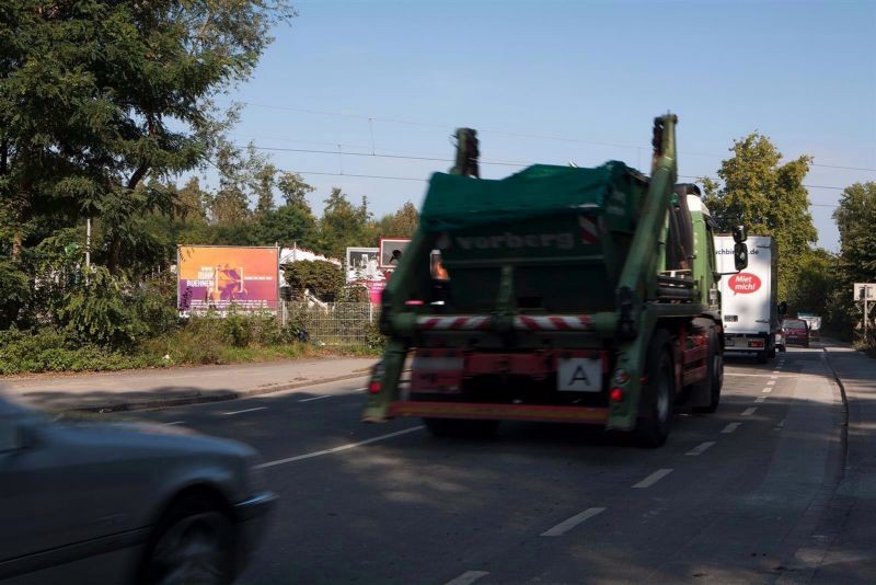 Im Karrenberg/Bahnüberg.