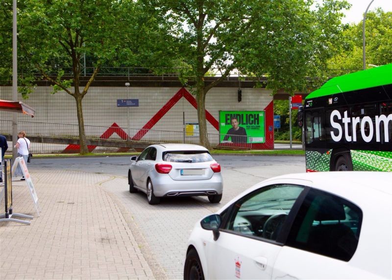 Borussiastr./Aufg. Bstg. Gleis 1/Bahn-Ufg./We.li.