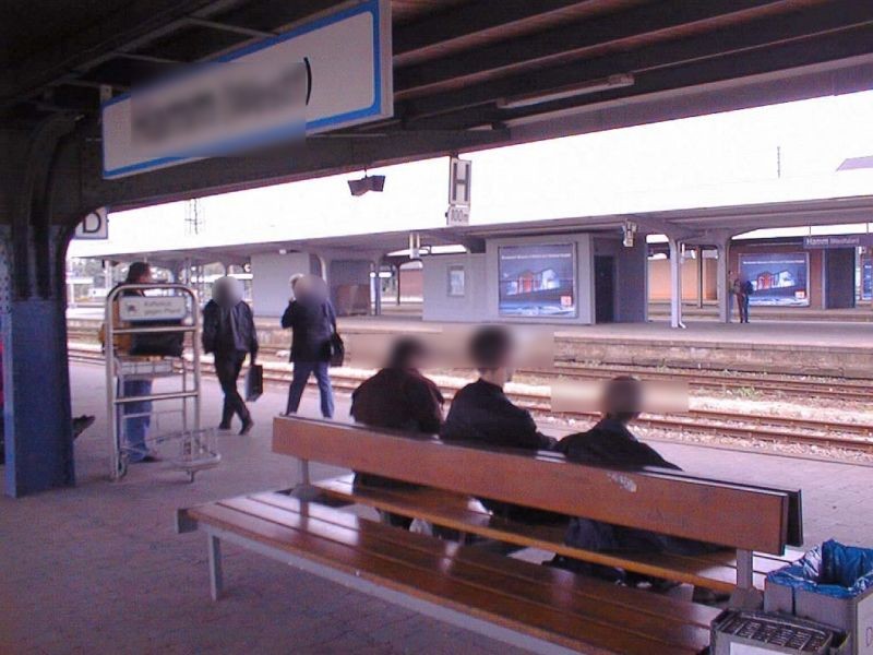 Bf, Bstg., Gleis 6, an Aufzugswand