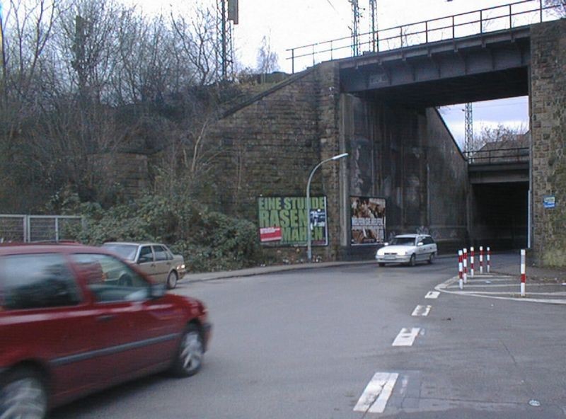 Juliastr. geg. Wiesenstr./Bahn-Ufg.