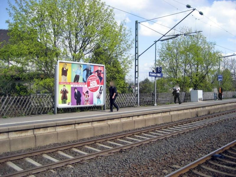 S-Bf Nied, Bstg., Gleis 2, 3. Sto.