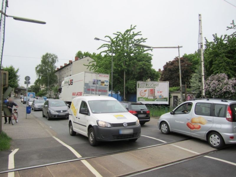 Cassellastr. 34 a/Bahnübergang