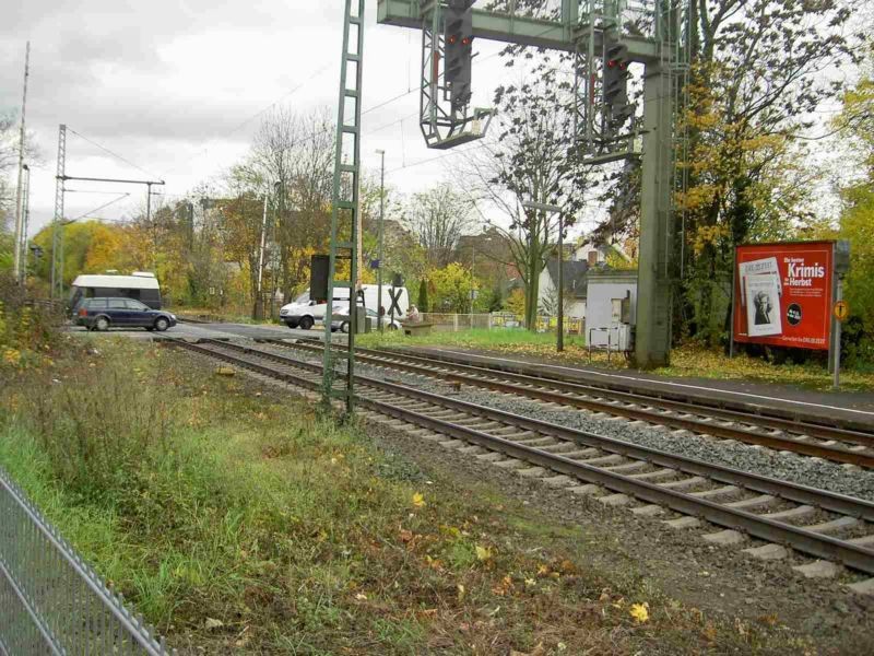 Bf Biebrich, Bstg.,Gleis 1, Si. BÜ, Gibberstr.