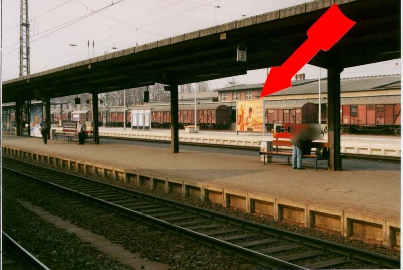Bf,  Bahnsteig, Gleis 4, 2 .Sto.