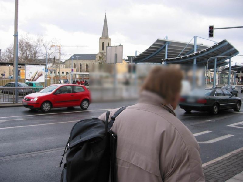 Bf, Holzheimer Str. Si. Bus-Bf, geg. Im Schlenkert