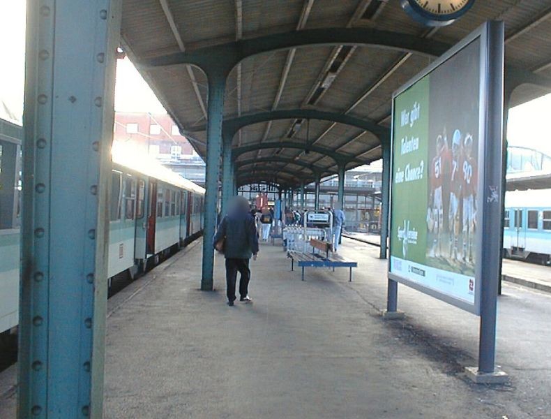 Hbf, Bstg., Gleis  9