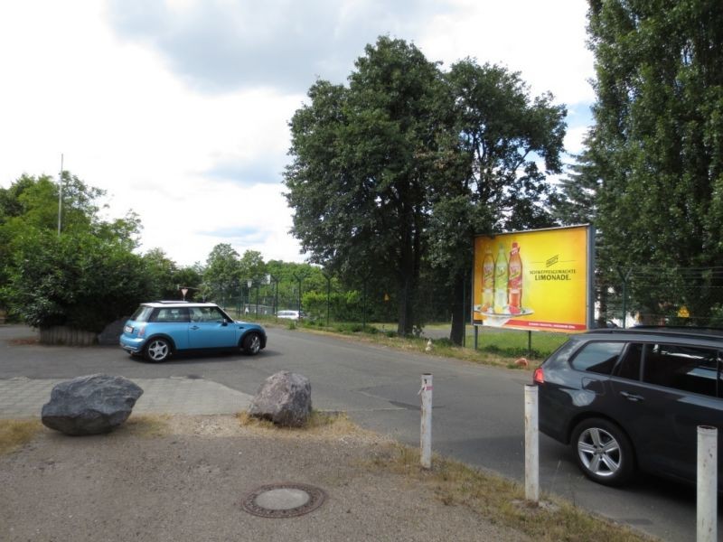 August-Horch-Str. geg. Disco-Center,B9