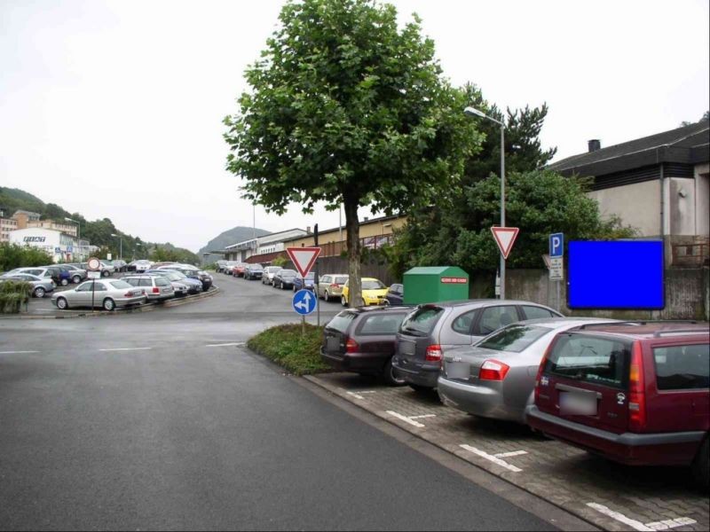 Bf, Bahnhofvorplatz,  links