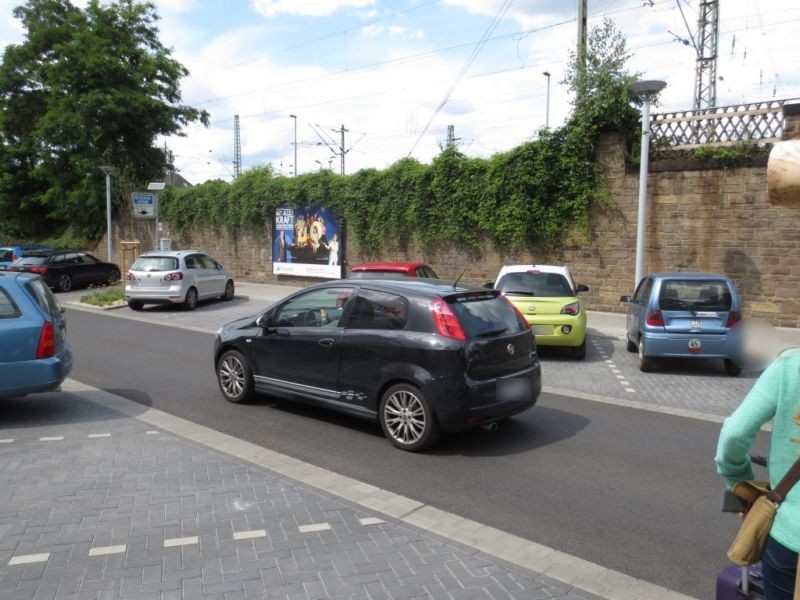 Kurfürstendamm, Bf-Vpl., a. d. Stützm., 1.  v. li.