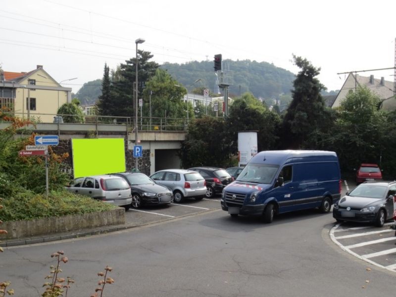 Zum Bahnhof/Linzhausenstr. 2 li. nh.