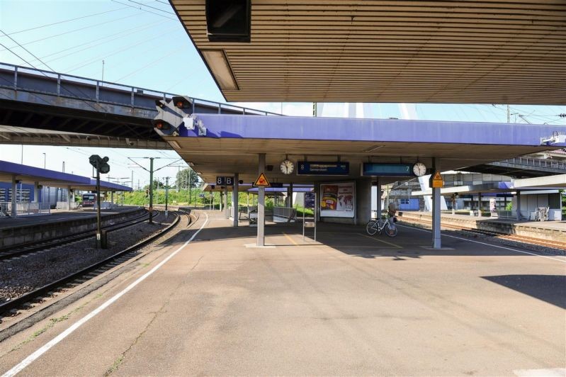 Hbf, Bstg., Gleis 8