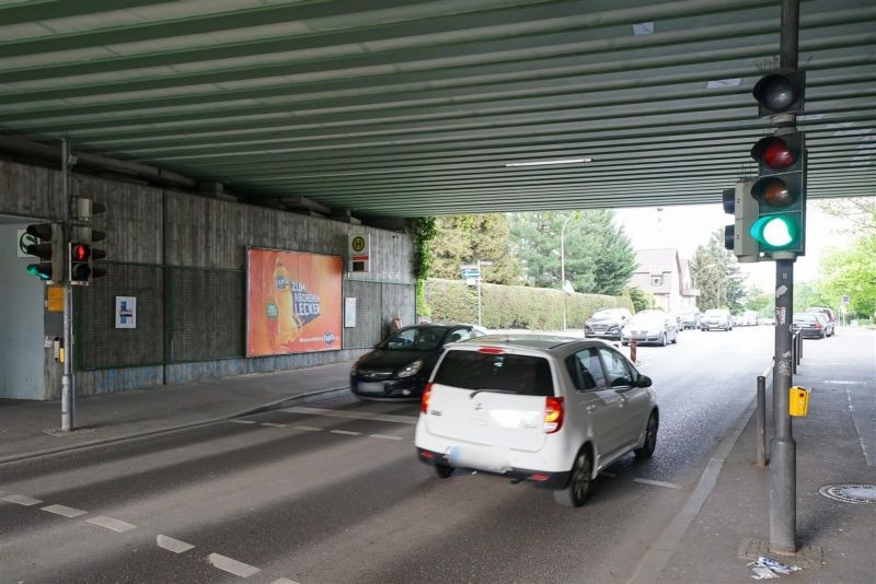 Osterbronner Str. Ufg.,Ri.Schwarzbachstr.re.2.Sto.