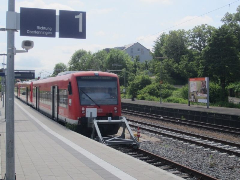 Bf, Bstg., Gleis 2, 1. Sto.