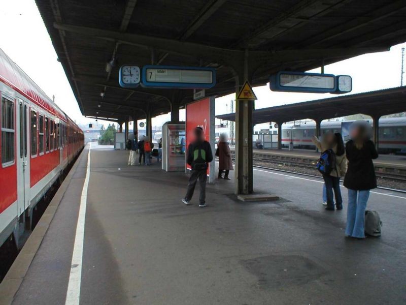 Bf, Bstg., Gleis 7, 1. Sto.