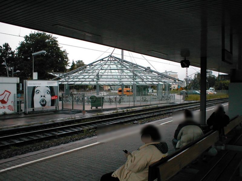 S-Bf Tamm, Bstg., Gleis 1, neb. Ausgang