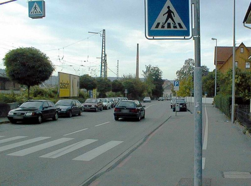 Grabenstr. re. neb. Fußgängersteg