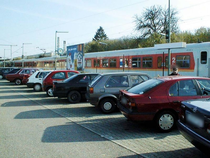 S-Bf Schwaikheim, Bstg., Gl. 1, Sicht Parkpl, re.