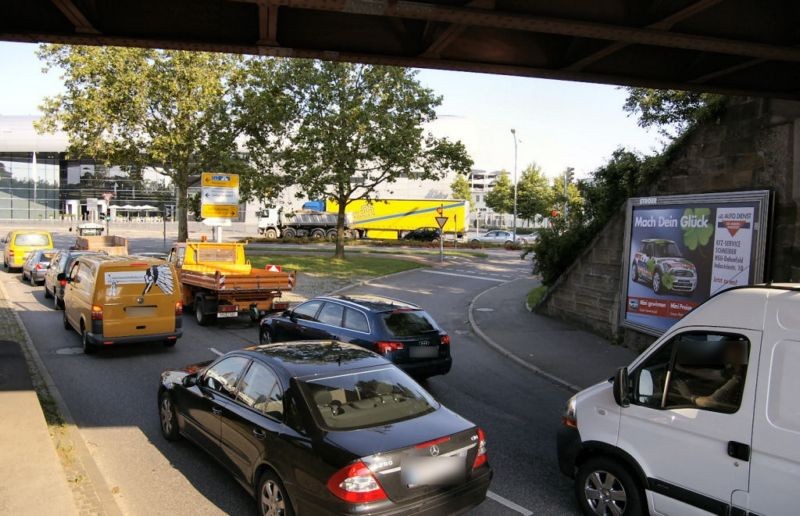 Felix-Wankel-Str. vor Brücke li. sew.