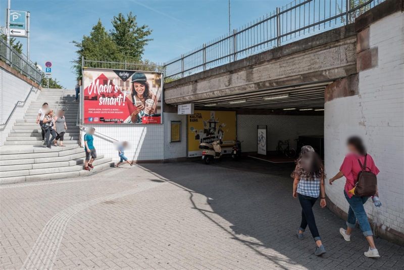 Hbf, Ausg. Güterstr. re. neb. Treppe