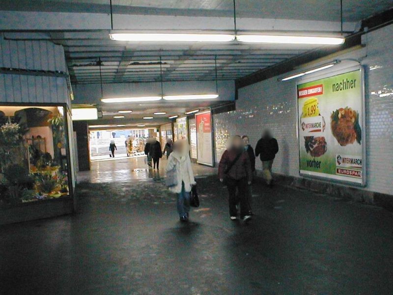 Hbf, Fußg.-Ufg., geg. Blumenladen,2 Sto.