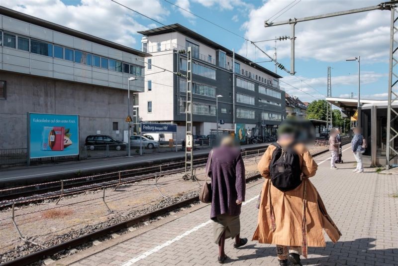 Hbf, Bstg., Gleis 8, 1. Sto.