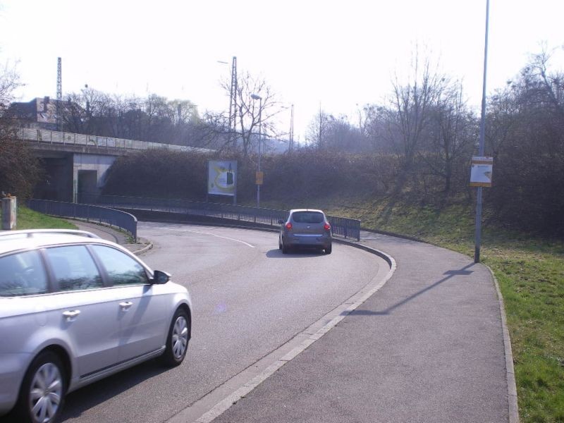 Elzstr., vor DB-Brücke, rechts, Nh. B3