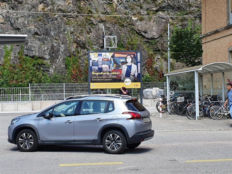 Bf, Bstg,. Gleis 1, Sicht Vorplatz