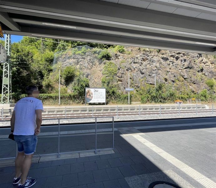 Bf, Bstg., Gleis 2, Sicht Gleis