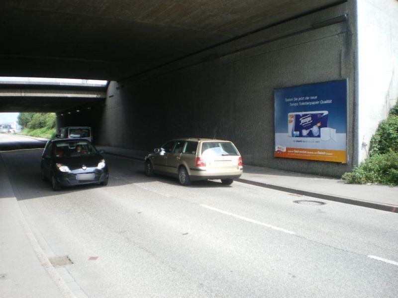 Carl-Benz-Str Ufg. aw re./Bahnhofstr. Nh.