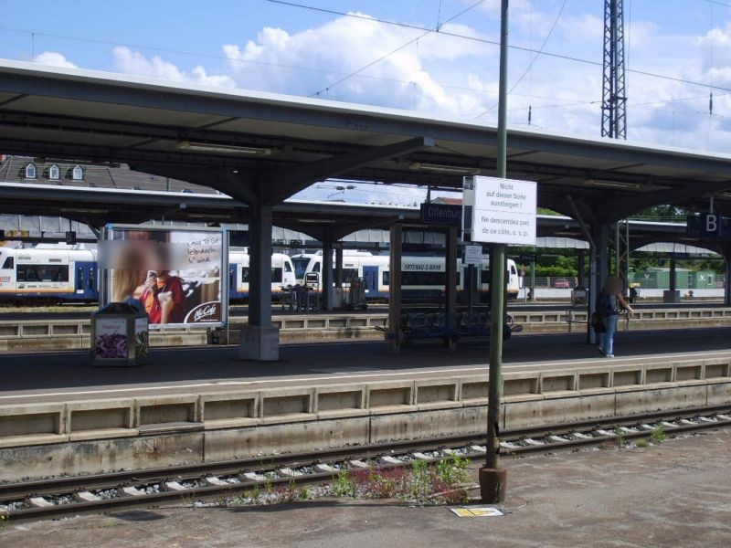 Hbf, Zwi-Bstg., Gleis 4, 1. Sto.