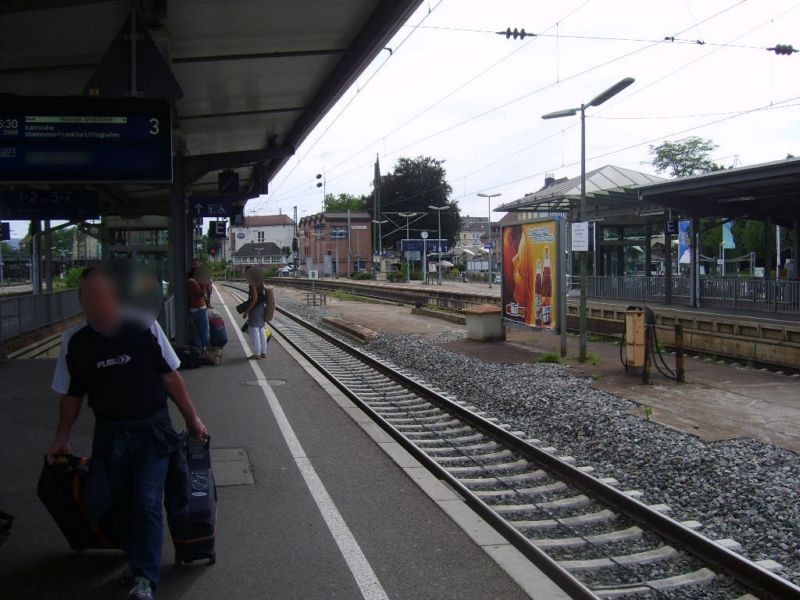 Hbf, Zwi-Bstg., Gleis 3, 1. Sto.
