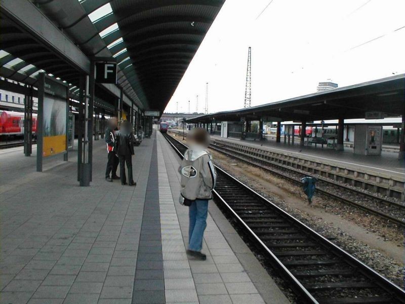 Hbf, Bstg., Gleis 3, 1. Sto.