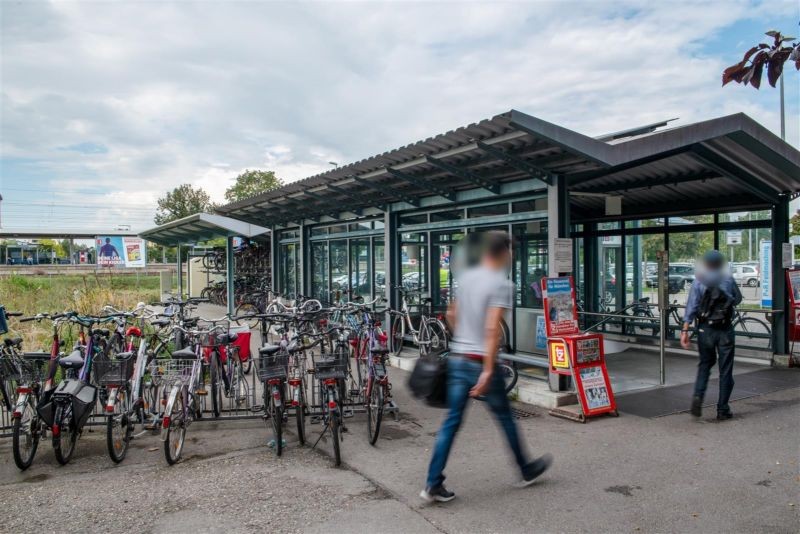S-Bf Feldmoching,Si. Zugang U-Bahn,S-Bf, 1 Sto.