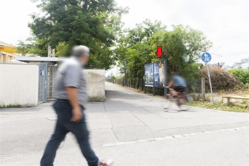Krauss-Maffei-Str.,Bahnübergang, ZugangS-Bf Allach