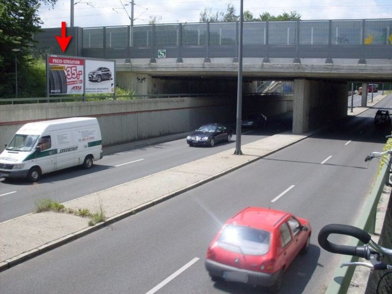 Von-Kahr-Str. vor DB-Brücke saw., Ostseite