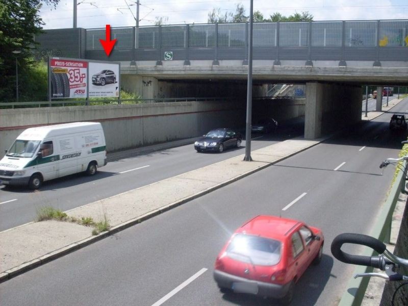 Von-Kahr-Str. vor DB-Brücke saw., Ostseite