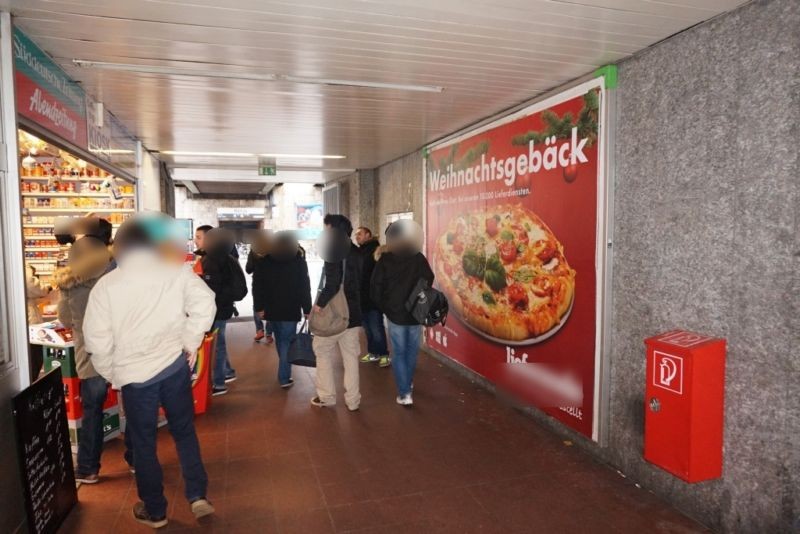 S-Bf Harras, Bstg.-Zugang, geg. Müller-Brot