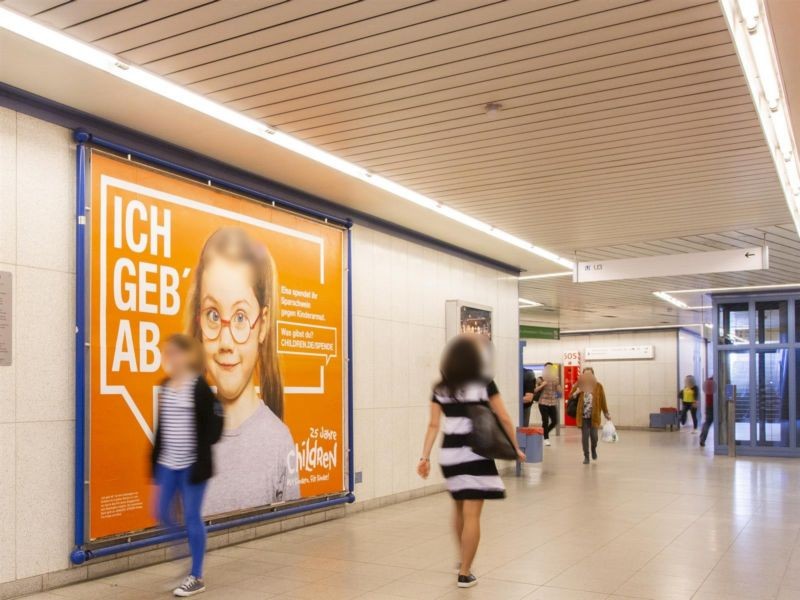 Aidenbachstr. Ausg. Ratzingerplatz Westkopf re.