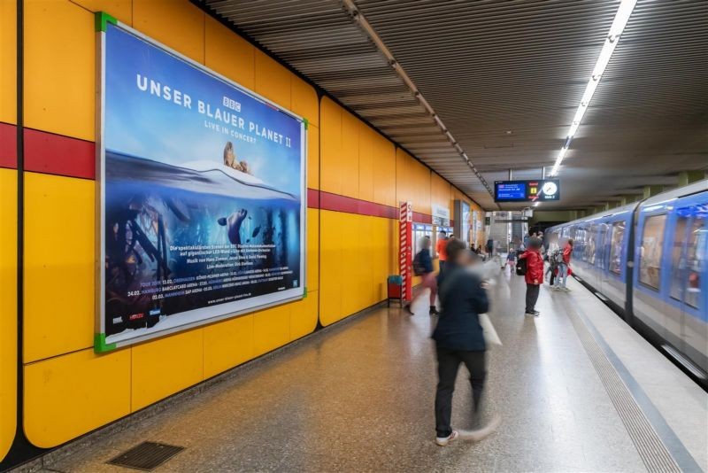 Kolumbusplatz/Bahnsteig Ausg. Falkenstr.