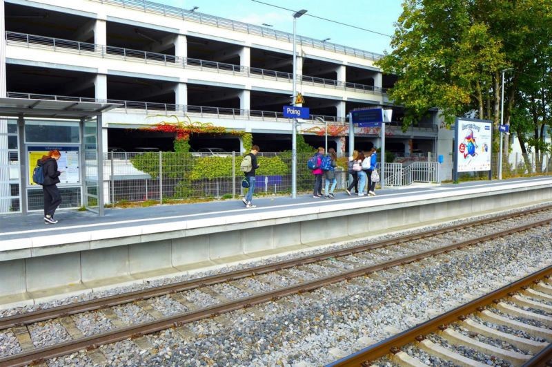 S-Bf Poing, Bstg., Gl. 2, Ri. München, 2. Sto.