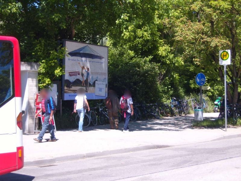 S-Bf Freising, re. von Zugang P+R-Parkplatz