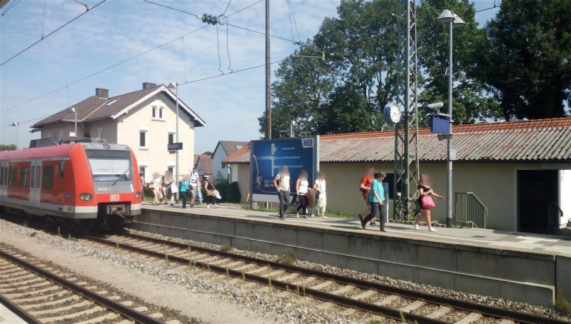 S-Bf Neufahrn, Bstg., Gl. 1, Ri.Flugh., 2.Sto.