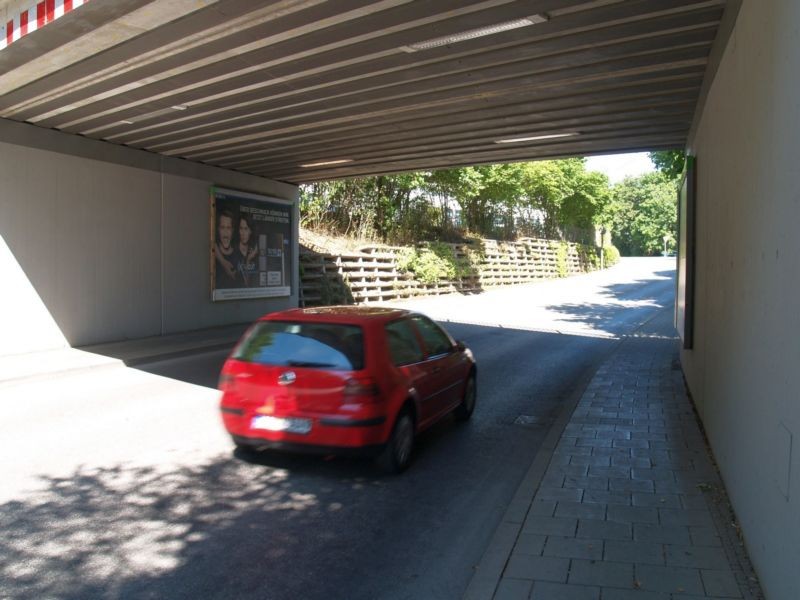 Streiflacher Str./DB-Brücke re.