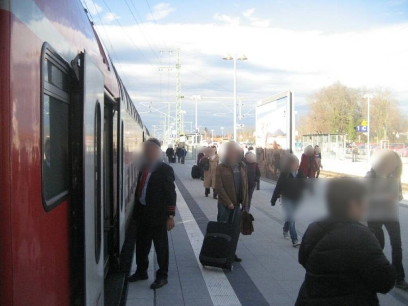 Bf, Bahnsteig, Gleis 3, 1. Sto.