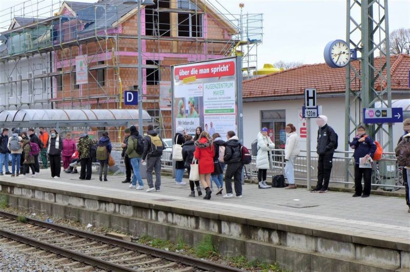 S-Bf Holzkirchen, Bstg., Gleis 1, 1. Sto.