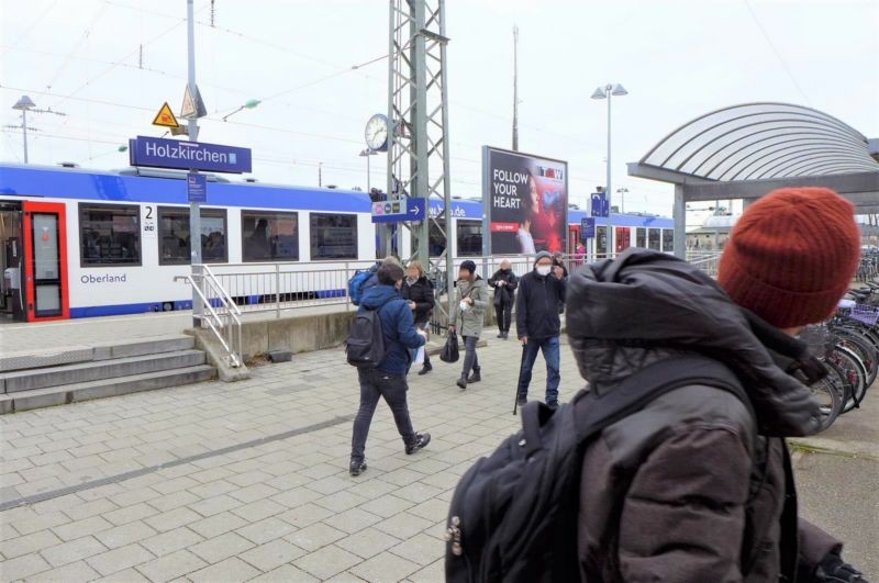 S-Bf Holzkirchen,Bstg., Gleis 1,Si. Zugang