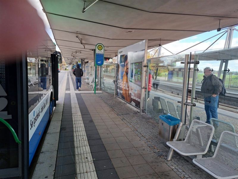 U-Bf Hochbrück/Bahnsteig mi. Busbahnhof