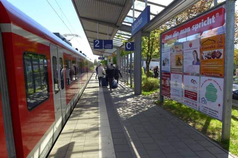 S-Bf Taufkirchen, Bstg., Ri. Holzkirchen, 1.Sto.