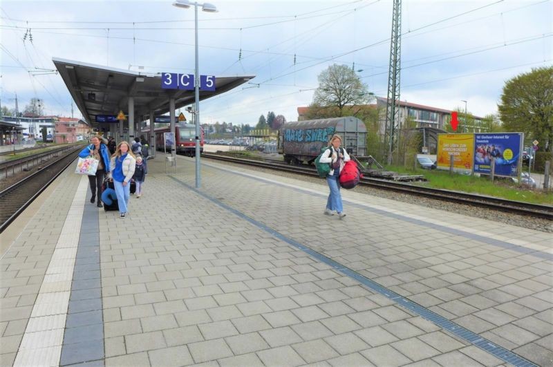 Bahnhofplatz   6/Bahnhof geg. Bstg. 5 li.