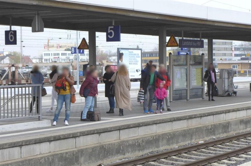 Hbf, Bstg., Gleis 7, 2. Sto. 01